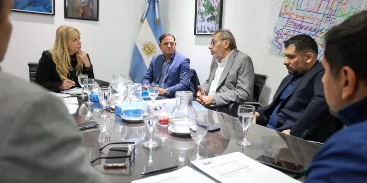 La intendente Rossana Chahla busca garantizar el servicio de transporte público urbano