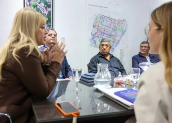 La intendente Chahla recibió a representantes de choferes de colectivos y continúa el diálogo para garantizar el pleno servicio en capital
