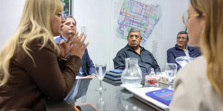 La intendente Chahla recibió a representantes de choferes de colectivos y continúa el diálogo para garantizar el pleno servicio en capital