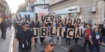 La UNT protagoniza una marcha masiva en defensa de la universidad pública