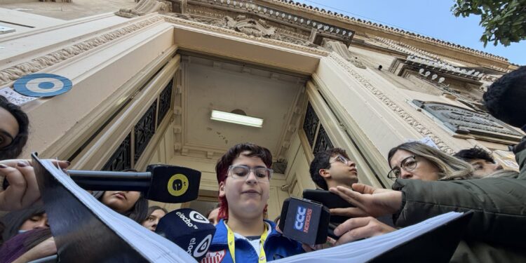 Escuela Normal: hubo diálogo y los estudiantes levantaron el reclamo