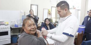 El Ministerio de Salud convocó a la población a vacunarse contra la gripe este sábado en el 107