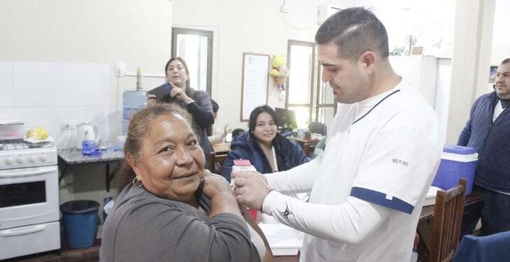El Ministerio de Salud convocó a la población a vacunarse contra la gripe este sábado en el 107