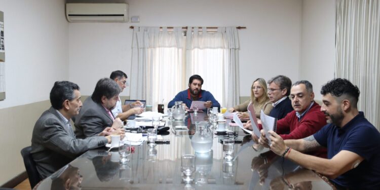 La comisión de Transporte solicita informes a la Intendencia, tras el pedido de ajuste de tarifa de AETAT