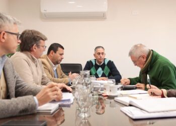 Hacienda avanza en el debate de una norma para simplificar las habilitaciones comerciales