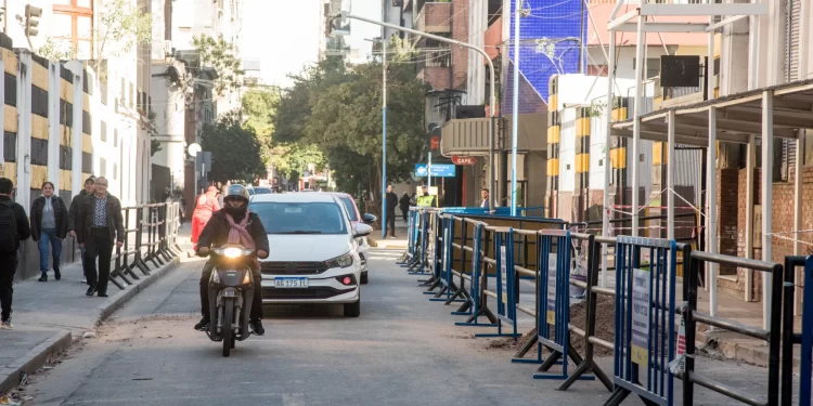 Habilitan media calzada en Mendoza al 200 mientras continúan los trabajos preventivos en un edificio