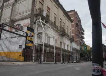 Aceleran las tareas preventivas y de reparación en un edificio para habilitar el tránsito en Mendoza al 200