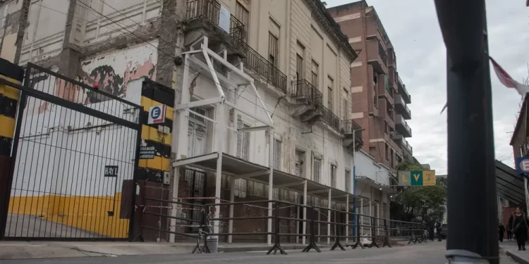 Aceleran las tareas preventivas y de reparación en un edificio para habilitar el tránsito en Mendoza al 200