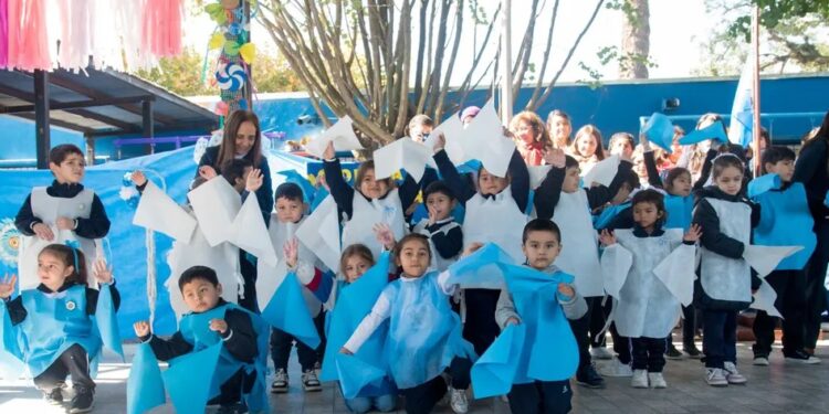 El jardín municipal Ardillitas celebró el Día de la Escarapela y su 18º aniversario