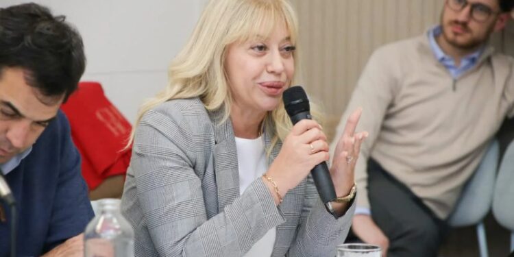 Frente a intendentes de todo el país, Rossana Chahla expuso sobre las políticas de modernización de la Capital