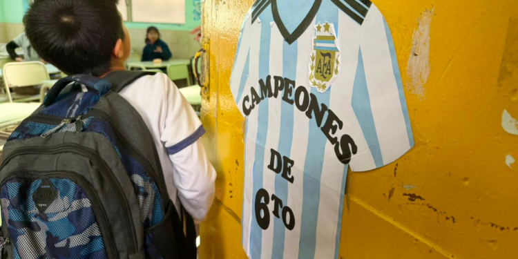 Sin suspensión de clases: los alumnos verán el partido de la Selección en las escuelas