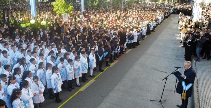 Jaldo tomó la promesa a la Bandera a más de 3.000 escolares y cadetes