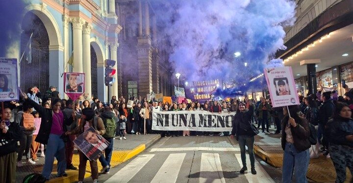 Distintas organizaciones marcharon en Tucumán contra la violencia de género