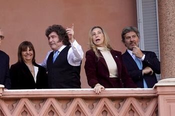 Patricia Bullrich ofreció su renuncia como jefa de bloque y Milei la rechazó