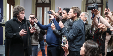 En el Día del Periodista, Milei volvió a las críticas