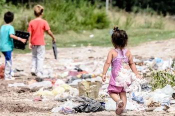 Según Unicef, la pobreza infantil en Argentina bajó al 42,3% en 2025