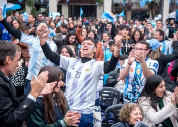 Cientos de fanáticos vibraron con el triunfo de Argentina ante Austria en los Puntos Mundialistas de la Capital
