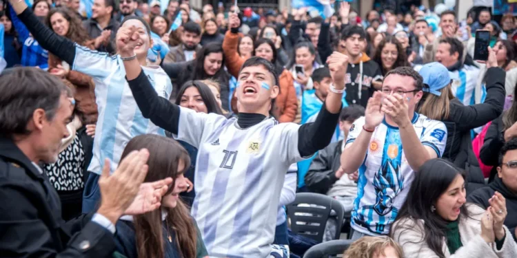 Cientos de fanáticos vibraron con el triunfo de Argentina ante Austria en los Puntos Mundialistas de la Capital