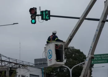 Con cuatro nuevos semáforos, refuerzan la seguridad vial en la zona norte de la capital