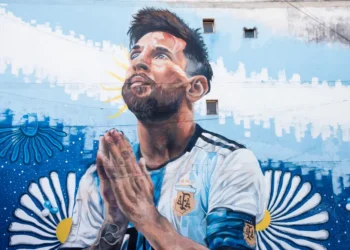 En pleno centro tucumano y el día de su cumpleaños, Lionel Messi quedó inmortalizado en un imponente mural