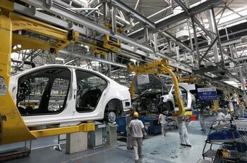 La actividad económica cayó 1,5% mensual en abril