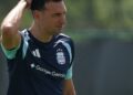 Scaloni no cierra el equipo y alimenta el misterio: tres puestos en duda para el debut en la fase eliminatoria ante Cabo Verde