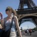 Cierran las visitas a la Torre Eiffel y museos por la ola de calor