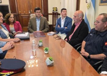 Subsidios, seguros y equipamiento: Seguridad recibió a Bomberos Voluntarios