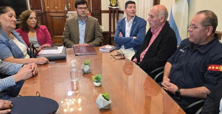 Subsidios, seguros y equipamiento: Seguridad recibió a Bomberos Voluntarios