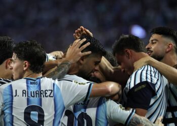 Argentina estuvo eliminada 82 minutos, remontó en 14 y está en cuartos: 3-2 épico ante Egipto