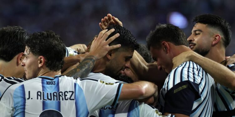 Argentina estuvo eliminada 82 minutos, remontó en 14 y está en cuartos: 3-2 épico ante Egipto