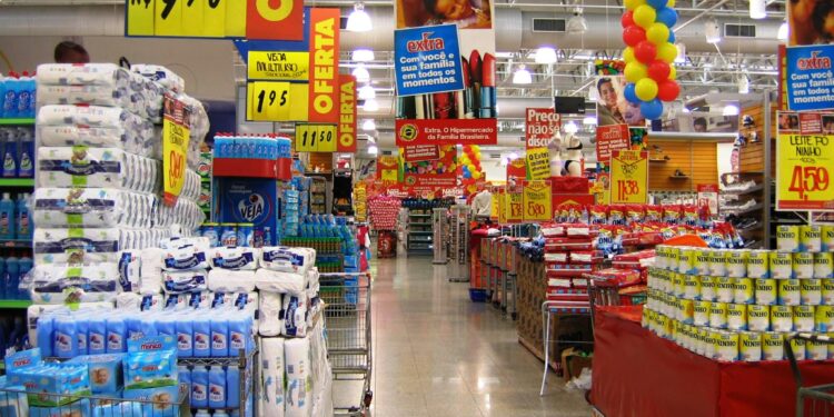 El domingo los supermercados en Tucumán atenderán hasta las 15
