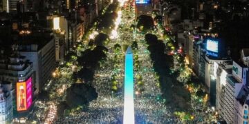 En el Obelisco argentinos con la frente en alto y una conferencia que partió el alma: Así procesó Argentina la derrota