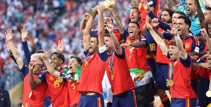 Madrid se vistió de campeón: Dos millones de personas recibieron a España con la Copa del Mundo en Cibeles