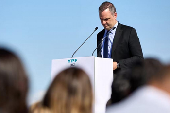 Adorni renunció a su cargo en el directorio de YPF