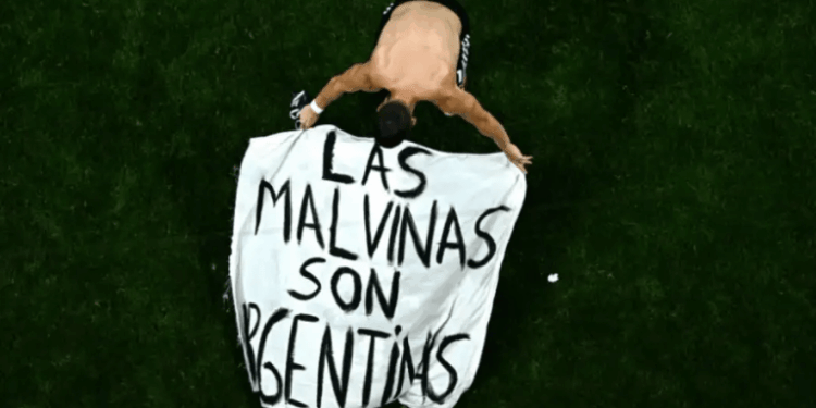 Sin sanción deportiva para Argentina: la resolución de la FIFA por la bandera de Malvinas