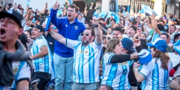 Una multitud celebró el triunfo de Argentina ante Inglaterra y el pase a la final en la Plaza Temática