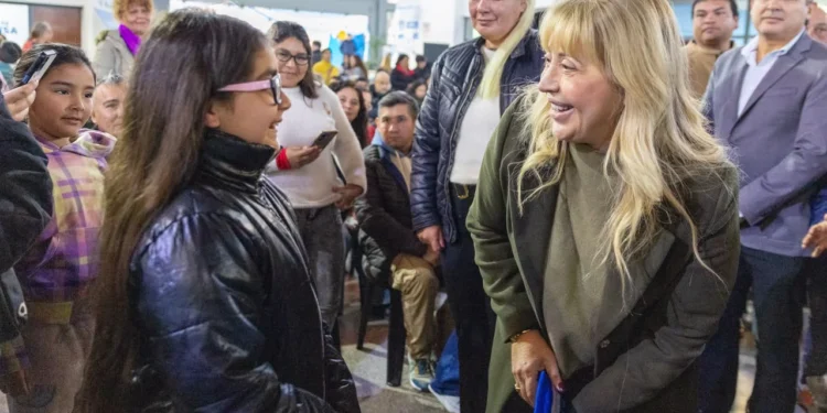 Más de 400 vecinos recibieron sus nuevos Ecolentes de manos de la intendente Rossana Chahla