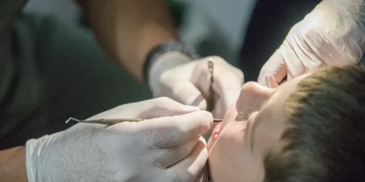 Salud no se toma vacaciones: brindan atención integral a niños y jóvenes en los barrios