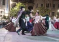La Plaza Independencia se llenó de folclore y tradición en una noche que reunió a vecinos y turistas