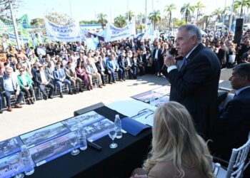 Jaldo inauguró el comienzo de las obras de la nueva terminal de ómnibus