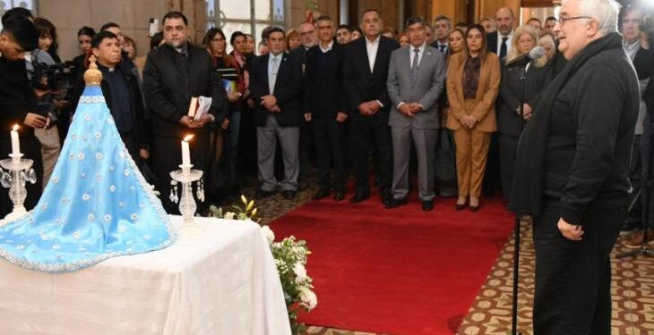 Acevedo recibió al Arzobispo Carlos Sánchez en Casa de Gobierno