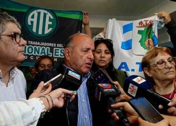 Jorge Flores: «A fin de año habrá 100.000 estatales despedidos»
