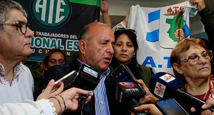 Jorge Flores: «A fin de año habrá 100.000 estatales despedidos»