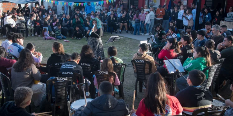 Villa Luján se llenó de arte, música y talento con el Encuentro Interbarrial de Cultura