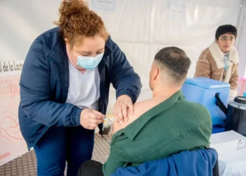 Peatonales Saludables amplía sus servicios con atención médica y vacunación gratuita
