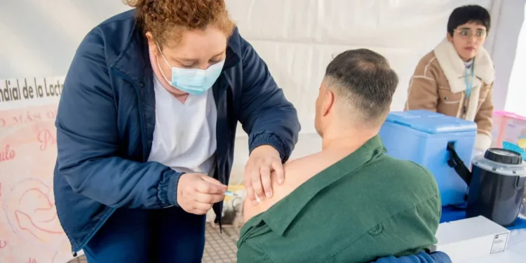 Peatonales Saludables amplía sus servicios con atención médica y vacunación gratuita